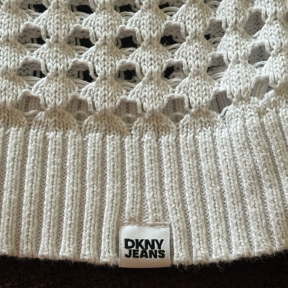 100% cotton cream preppy nautical V neck sweater. DKNY-M - Picture 2 of 9